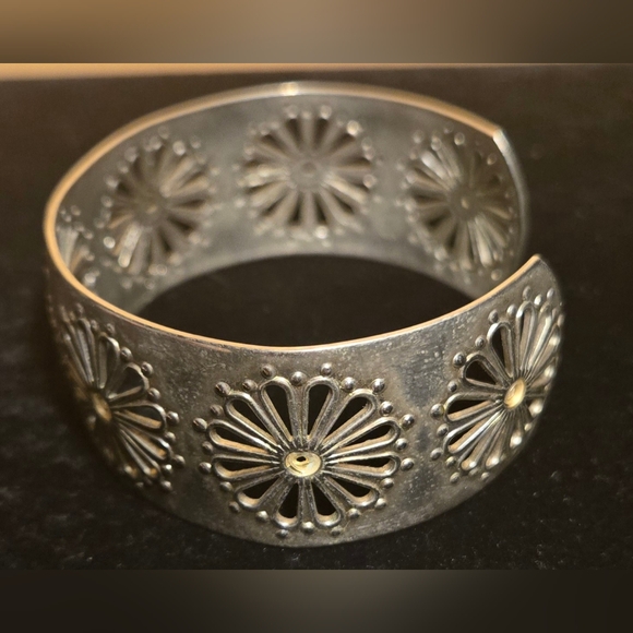 Sterling Silver Flower Cutout Bracelet - Picture 3 of 9